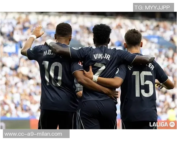 皇马全员集结阿诺德卡瓦哈尔赫伊森塞巴略斯齐聚训练场