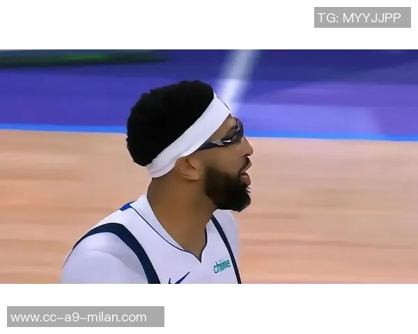 浓眉称赞克里斯蒂多才多艺自信心提升显著助力球队表现 浓眉称赞克里斯蒂多才多艺自信心提升显著助力球队表现