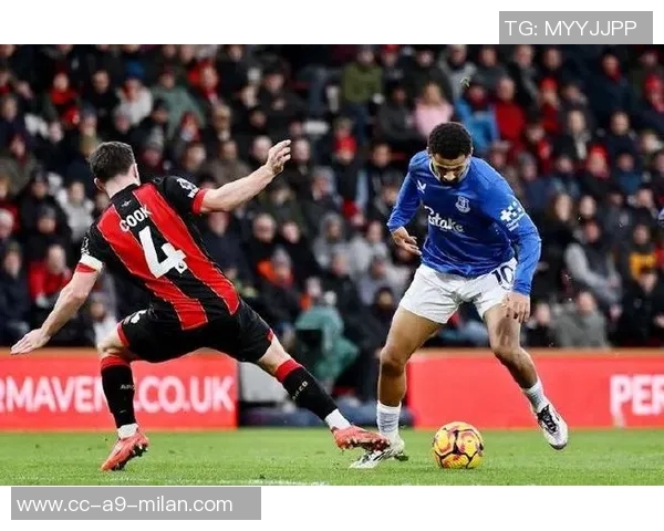 埃弗顿宣布提前召回18岁中场阿姆斯特朗重返球队助力争夺主力位置